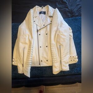 Woman’s white Leather Jacket size 5x (real fit 22W)